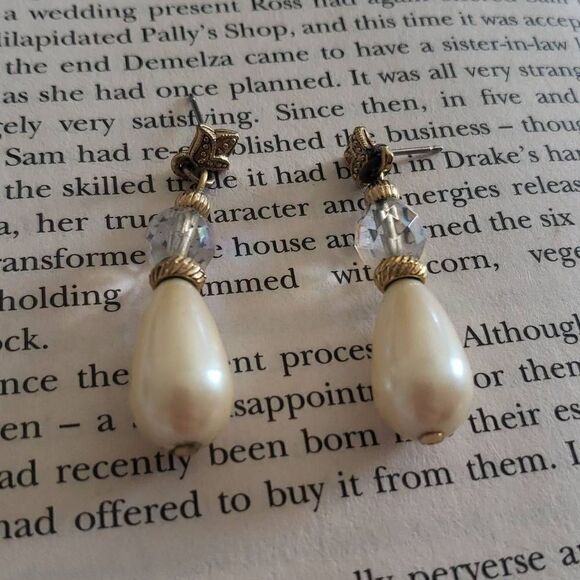 Vintage Pearl Tear Drop - Picture 1 of 3